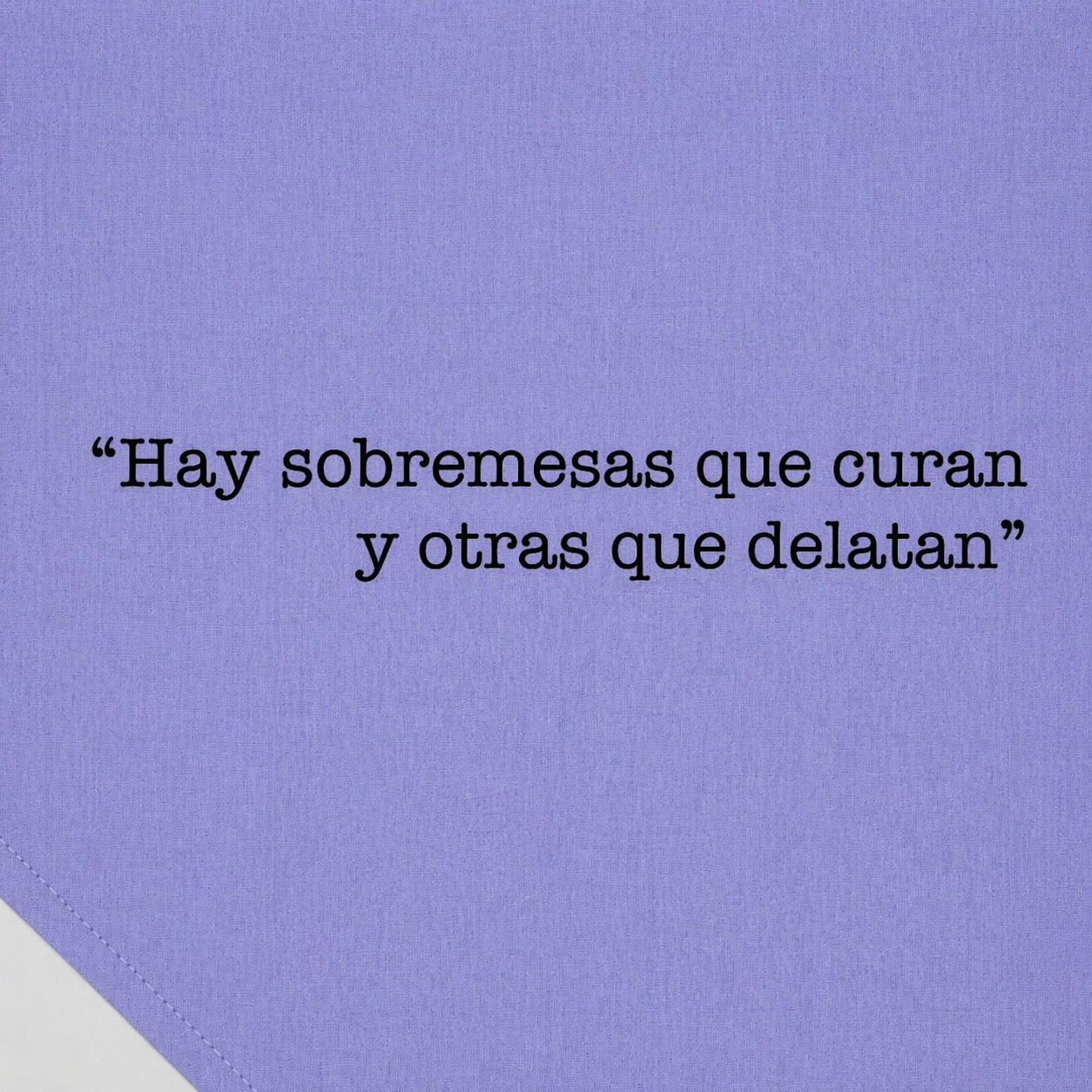 Mantel individual lavanda con frase personalizable en vinilo