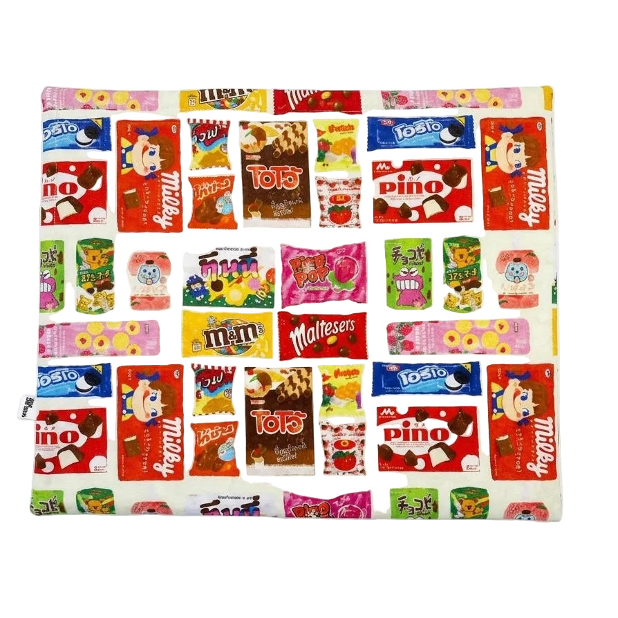 Mantel infantil individual confeccionado en algodón reversible. estampado de chocolatinas
personalizable con nombre o frase