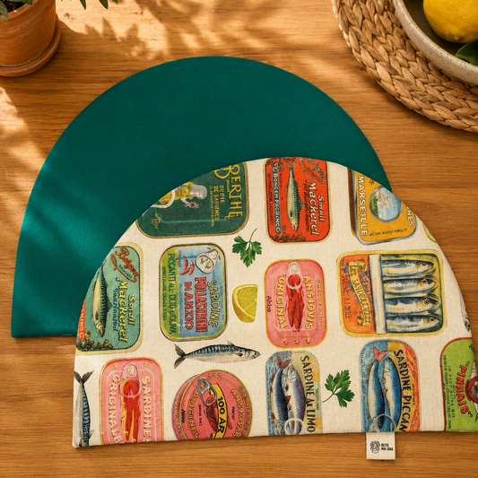 manteles individuales reversibles con estampado de latas por un lado y verde por el otro en terraza mediterranea personalizables con frase