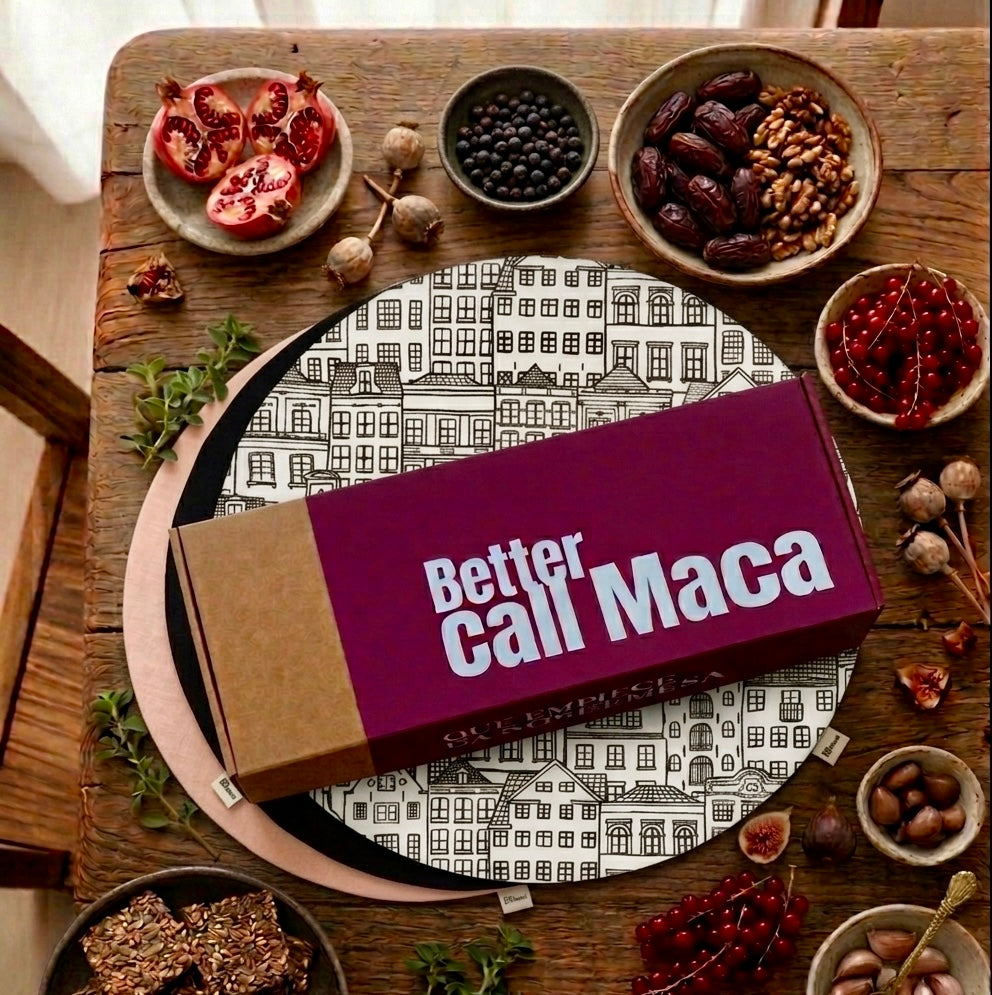manteles de algodon con estampado de casitas y caja de packaging de Better call Maca para los manteles