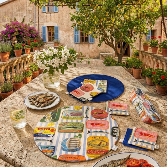 paneras alargadas confeccionadas a mano de algodon de rayas beige y azules y estampado de latas sardinas aceitunas y Gildas esta a juego con los manteles circulares posavasos y mas elementos de la misma colección 