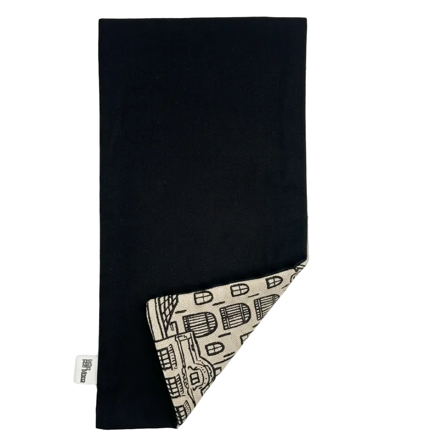 reves servilleta con bolsillo reversible negra con estampado de casitas