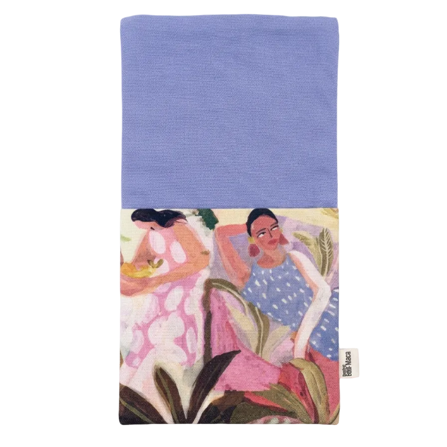 servilleta reversible con bolsillo lavanda y estampado de mujeres y reves lavanda
