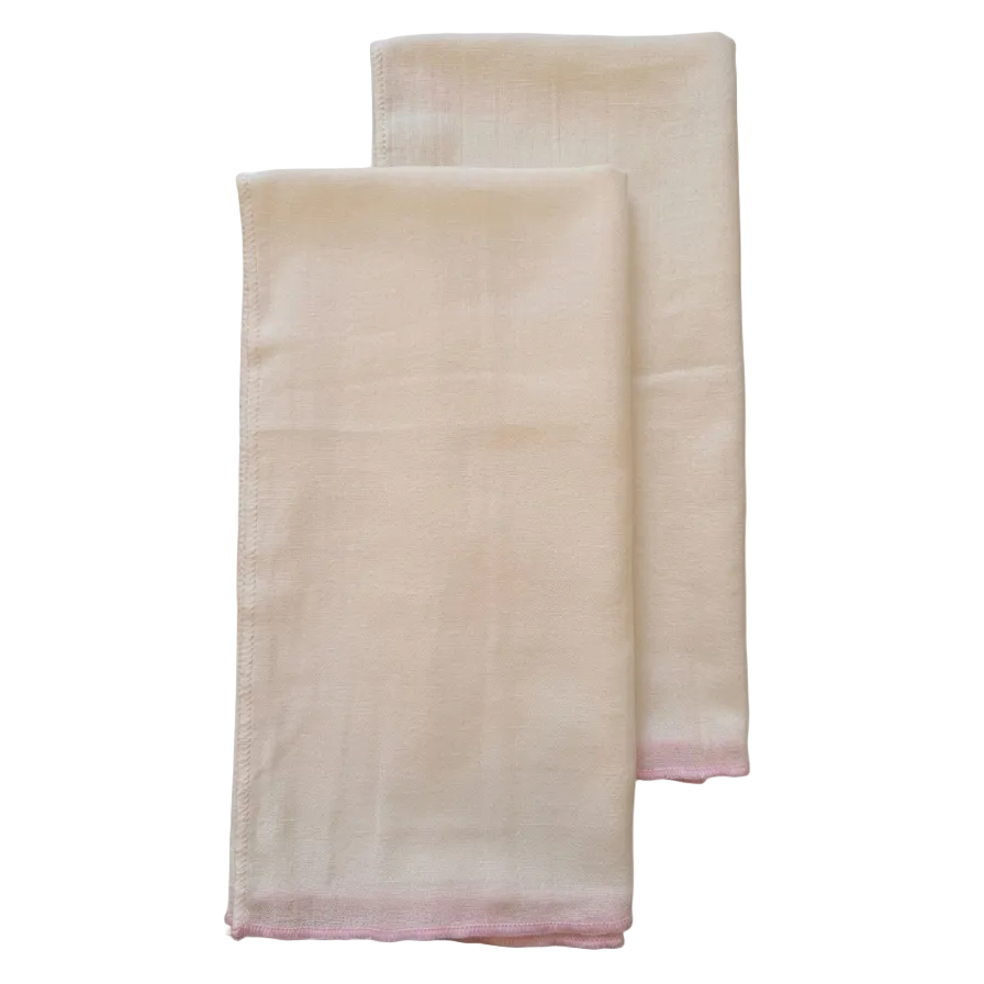 Pack de dos servilletas de algodón blancas con ribete rosa